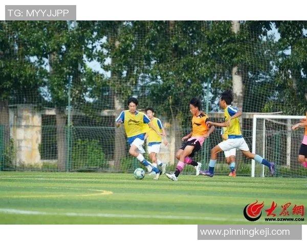 足球女初中：激发青春梦想与团队精神的绿色赛场之旅